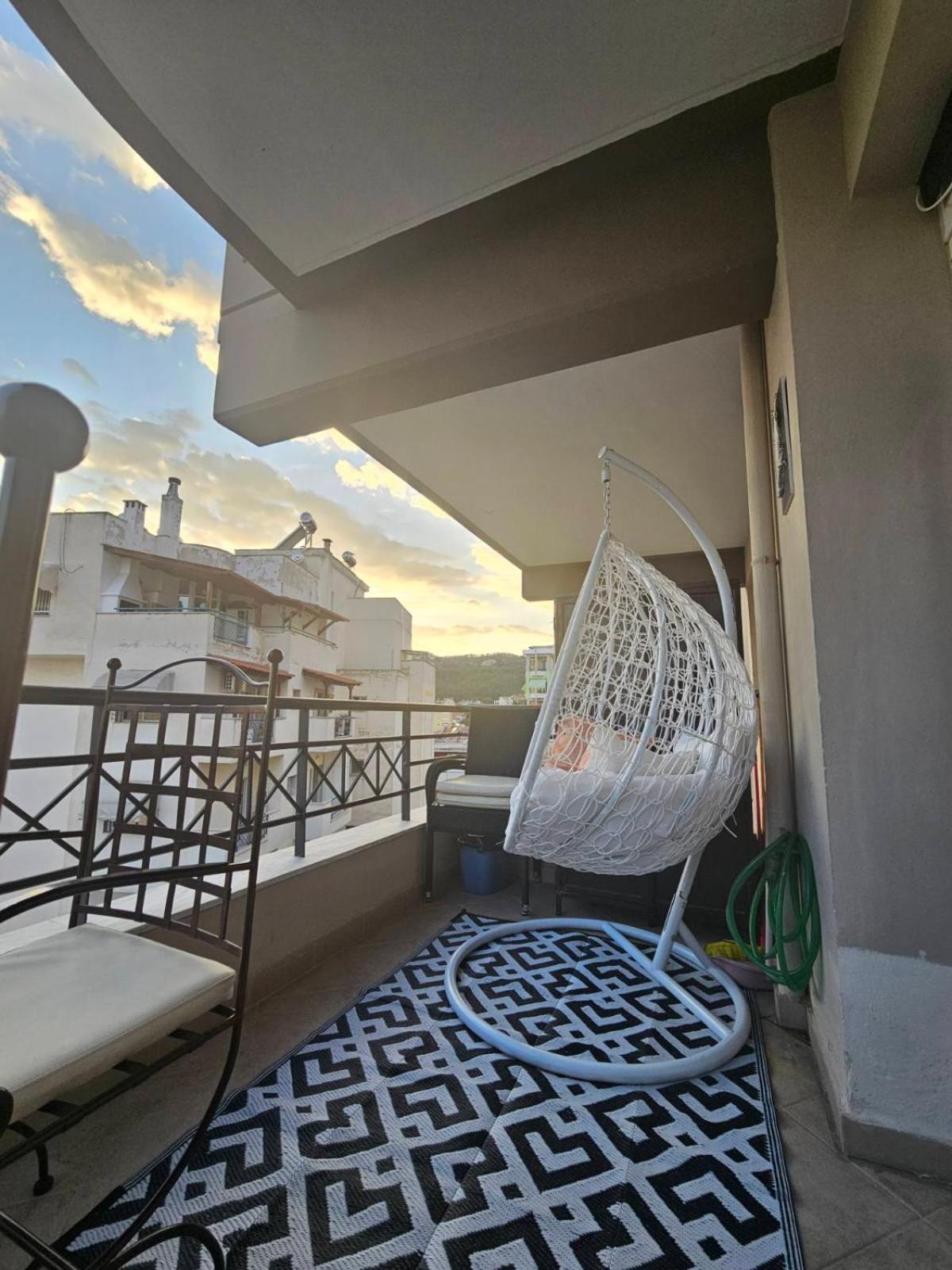 La Vie Est Belle Apartment Kavála Exterior photo